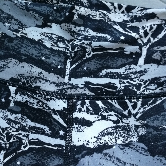 AERIE chill play move leggings black white tree of life camo print XXS - Picture 5 of 7